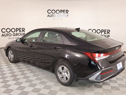 Used 2024 Hyundai Elantra SE FWD image 21