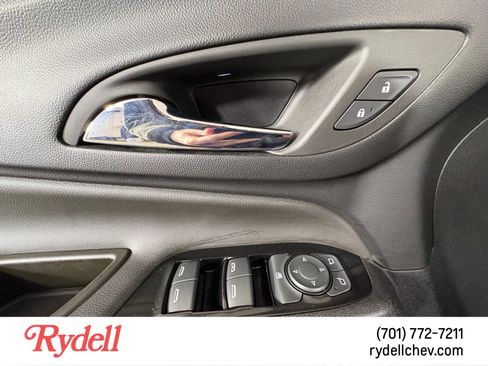 Used 2023 Chevrolet Equinox Premier AWD/4WD image 11