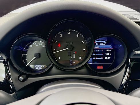 Certified 2025 Porsche Macan AWD/4WD image 16