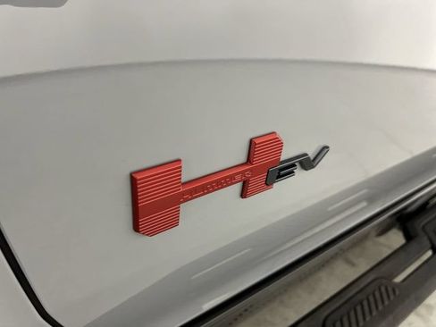 Certified 2025 GMC Hummer EV 3X w/ LPO, Sport Package AWD/4WD image 33