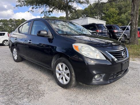 Used 2013 Nissan Versa SL image 3