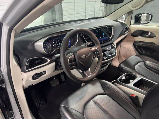 Used 2024 Chrysler Pacifica Touring-L FWD image 24