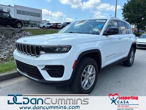 Used 2023 Jeep Grand Cherokee Laredo AWD/4WD image 1