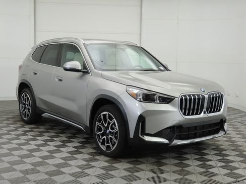Used 2025 BMW X1 xDrive28i w/ Premium Package image 4