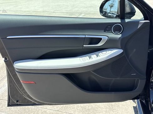 New 2025 Hyundai Sonata Limited image 9