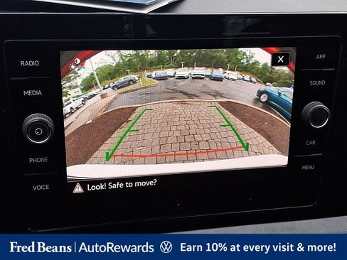 Used 2025 Volkswagen Jetta SE w/ Sunroof Package FWD image 19