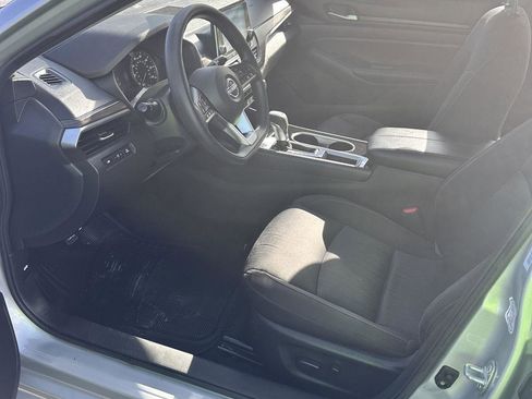 Used 2024 Nissan Altima 2.5 SV image 8