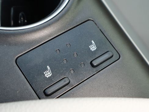 Used 2023 Toyota Camry XLE w/ Cold Weather Package image 5