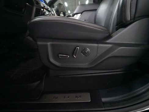 Used 2022 Ford F350 Platinum w/ FX4 Off-Road Package AWD/4WD image 28