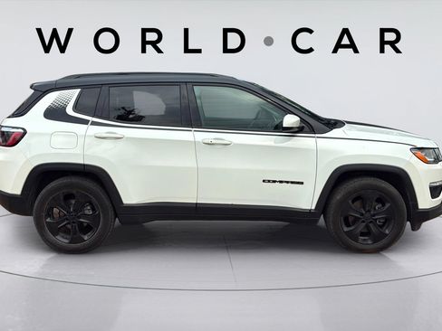 Used 2021 Jeep Compass Latitude FWD image 2