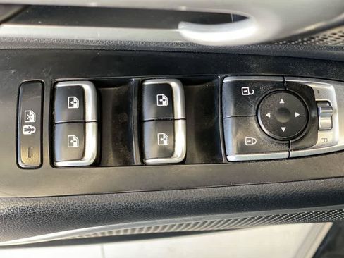 Used 2022 Kia Telluride LX AWD/4WD image 16