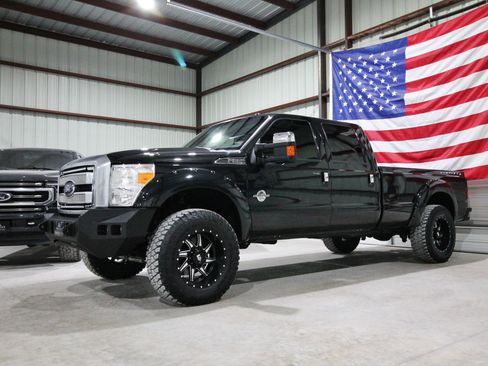 Used 2015 Ford F350 Platinum image 1