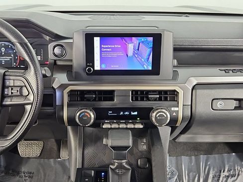 Used 2025 Toyota Tacoma SR5 AWD/4WD image 25
