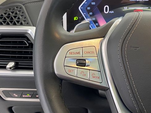 Used 2025 BMW X7 xDrive40i w/ Premium Package image 17