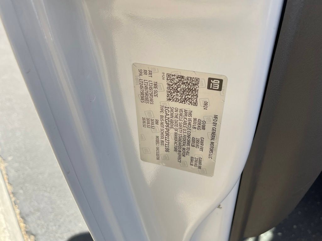 Used 2024 Chevrolet Express 3500 LT w/ LT Preferred Equipment Group RWD image 23