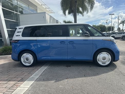 New 2025 Volkswagen ID. Buzz 1st Edition image 3