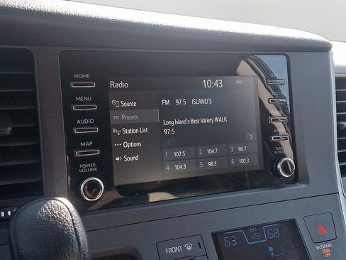 Used 2020 Toyota Sienna L image 15