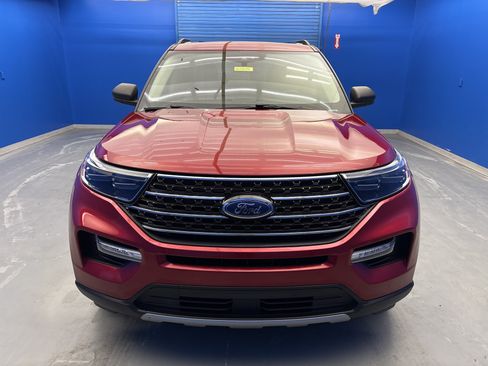 Used 2020 Ford Explorer XLT w/ Equipment Group 202A AWD/4WD image 3