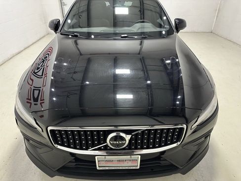 Used 2023 Volvo V60 B5 Cross Country Plus image 4