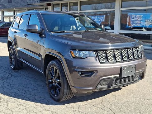 Used 2020 Jeep Grand Cherokee Altitude image 3