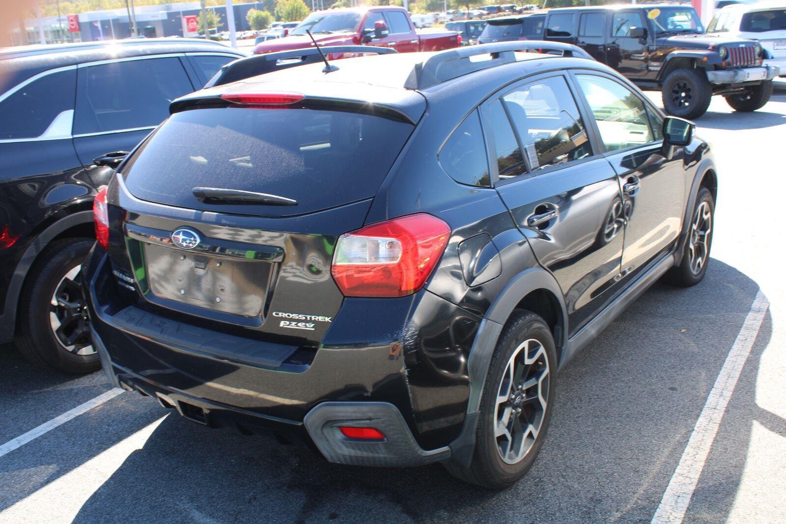Used 2017 Subaru Crosstrek 2.0i Premium AWD/4WD image 4