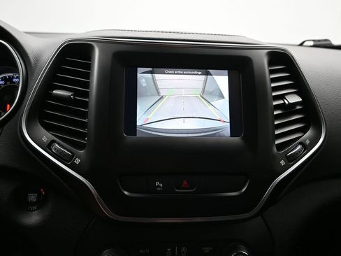Used 2020 Jeep Cherokee Latitude Plus w/ Cold Weather Group FWD image 16