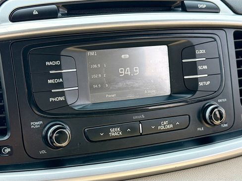 Used 2017 Kia Sorento AWD image 10