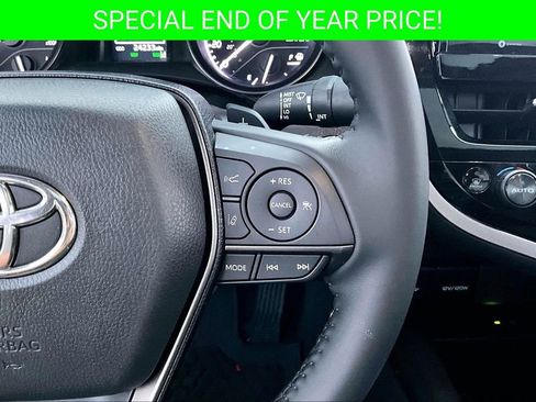 Used 2022 Toyota Camry SE image 12