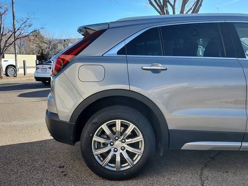 Used 2023 Cadillac XT4 Premium Luxury image 5