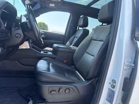 Used 2022 Chevrolet Tahoe Z71 w/ Luxury Package AWD/4WD image 16