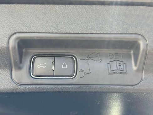 Used 2021 Ford Explorer Limited w/ Equipment Group 301A AWD/4WD image 19
