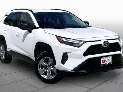 Used 2025 Toyota RAV4 LE AWD/4WD image 3