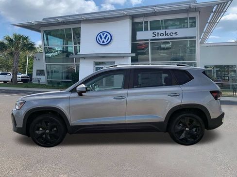 New 2026 Volkswagen Taos SE FWD image 7