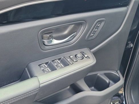 Certified 2023 Honda Pilot Touring image 19