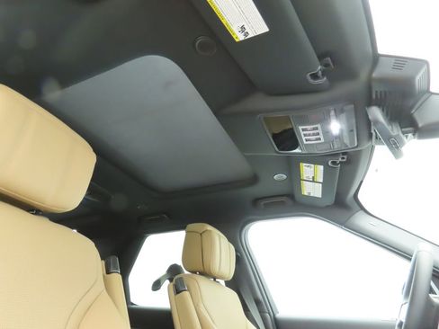 New 2026 Land Rover Discovery Limited Edition image 18