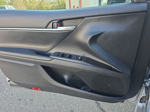 Used 2024 Toyota Camry SE image 33