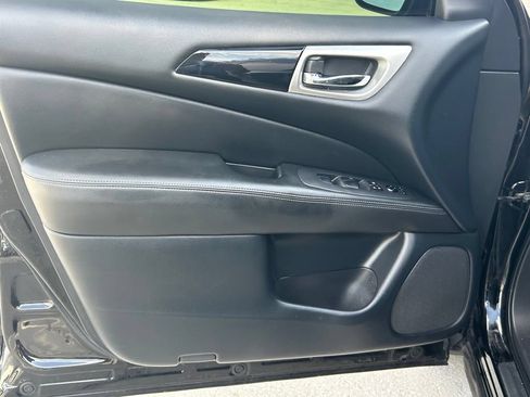 Used 2020 Nissan Pathfinder S FWD image 39