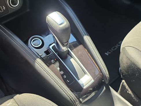 Used 2020 Nissan Kicks SV FWD image 25