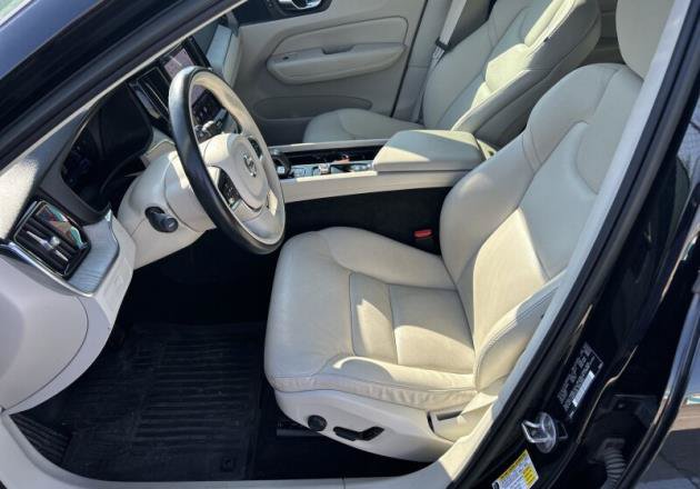 Used 2023 Volvo XC60 B5 Plus w/ Climate Package AWD/4WD image 4