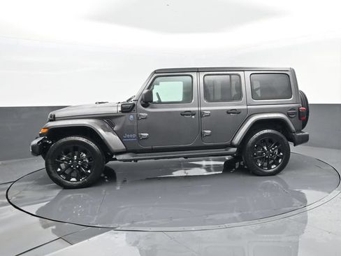 Used 2025 Jeep Wrangler Unlimited Sahara AWD/4WD image 5