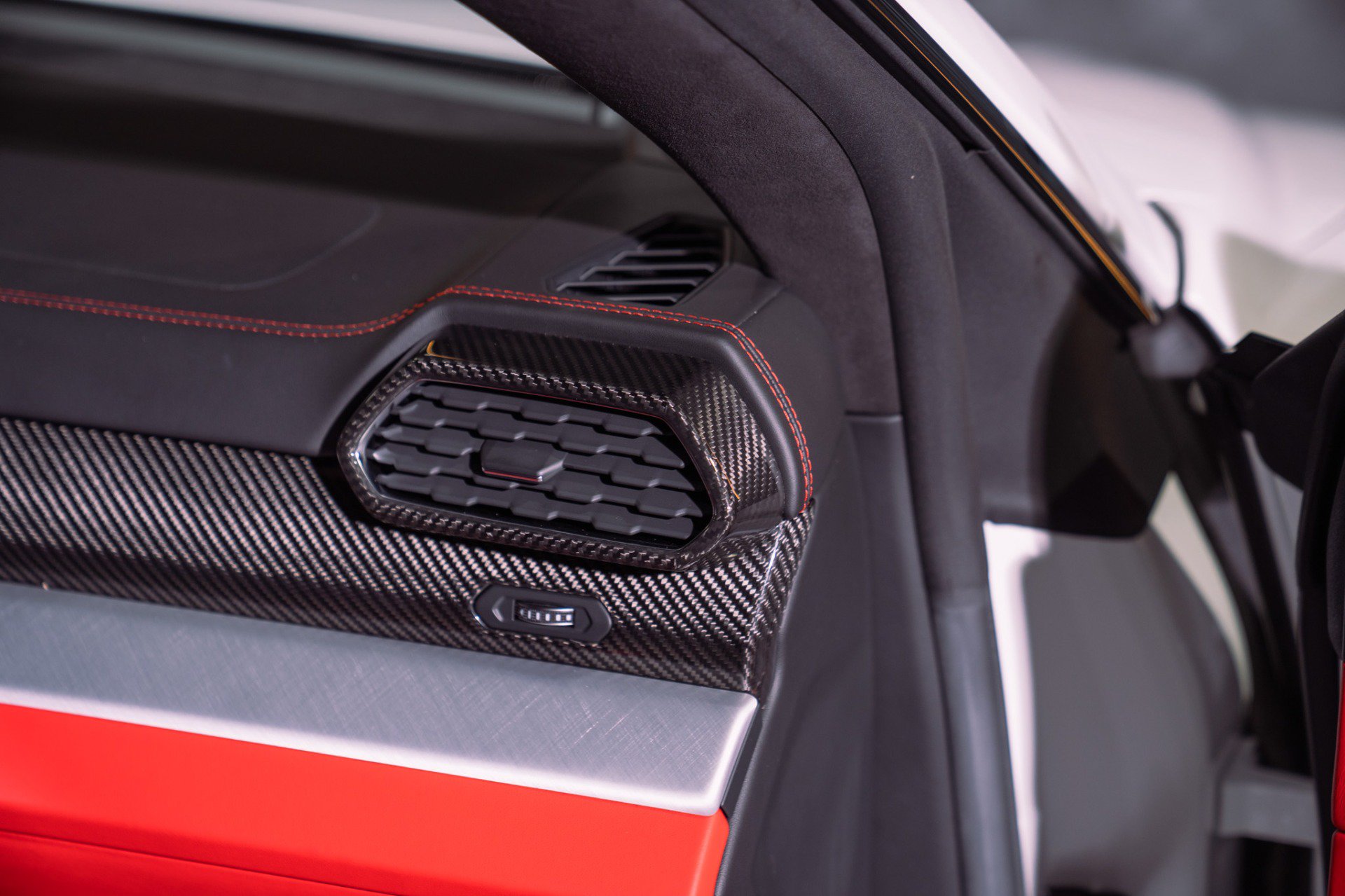 Used 2022 Lamborghini Urus AWD/4WD image 39