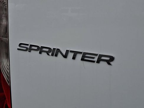 Used 2025 Mercedes-Benz Sprinter 2500 image 21