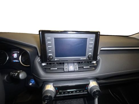 Used 2022 Toyota RAV4 XLE Premium AWD/4WD image 10