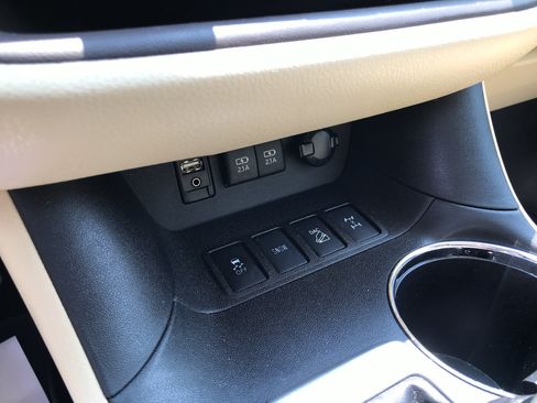 Used 2017 Toyota Highlander XLE AWD/4WD image 22