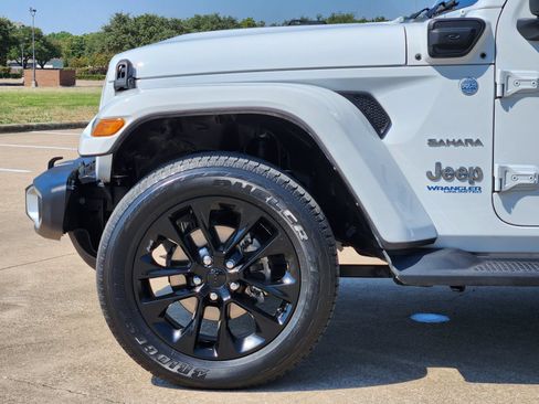Used 2021 Jeep Wrangler Unlimited Sahara w/ Cold Weather Group AWD/4WD image 8