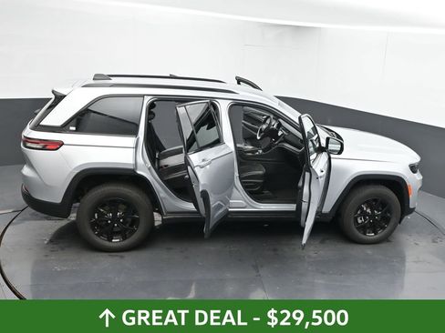 Used 2024 Jeep Grand Cherokee Altitude image 70