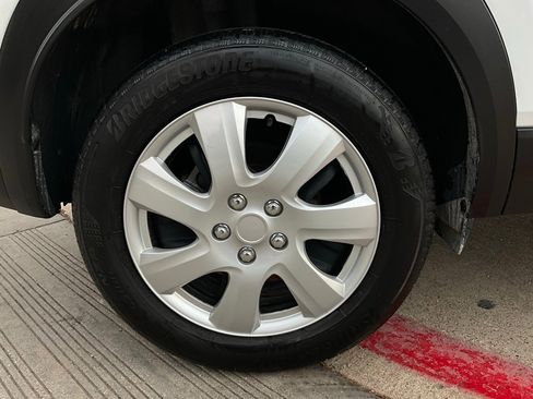 Used 2025 Nissan Kicks SV image 9