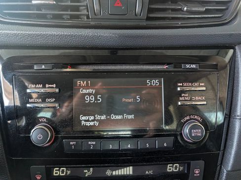 Used 2017 Nissan Rogue SV AWD/4WD image 37