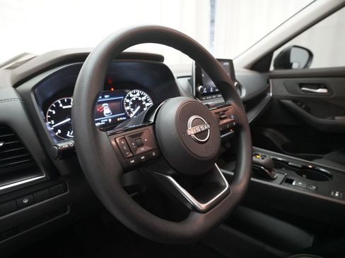 Used 2023 Nissan Rogue SV image 8