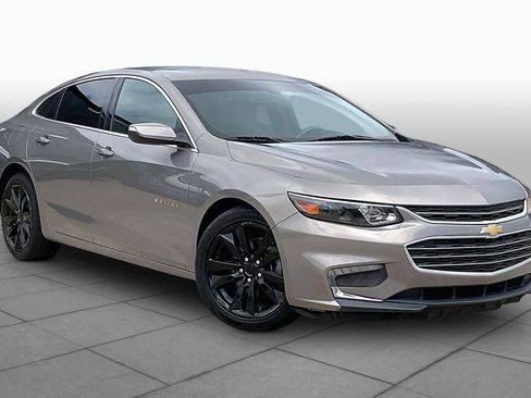Used 2017 Chevrolet Malibu LT FWD image 4